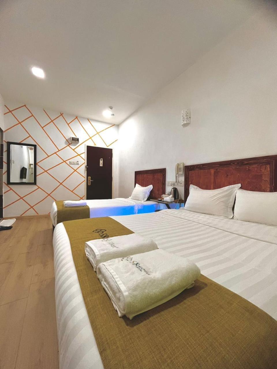 S8 Boutique Hotel Near Klia 1 & Klia 2 เซปัง ภายนอก รูปภาพ