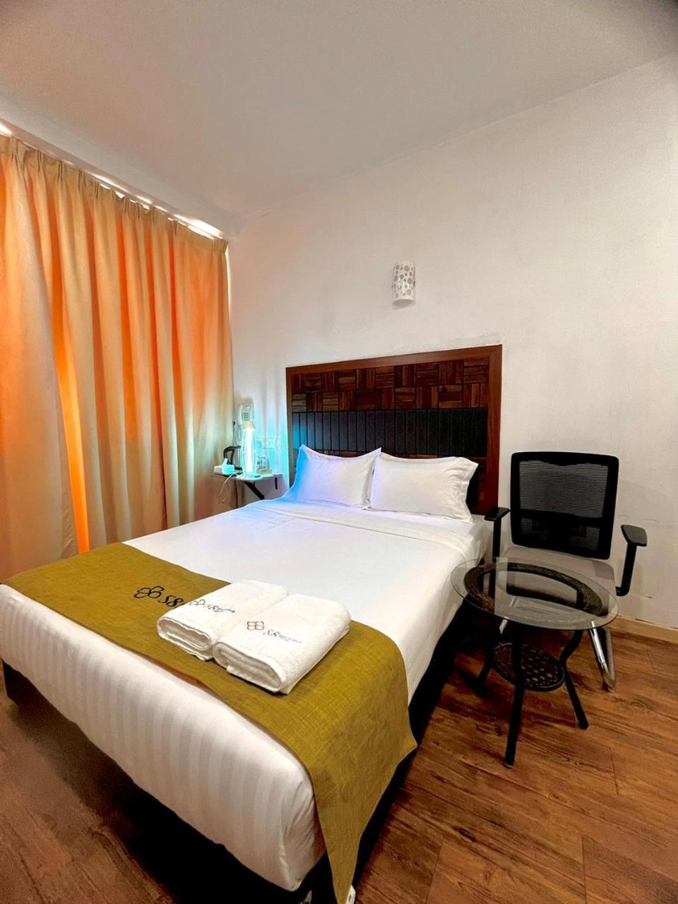 S8 Boutique Hotel Near Klia 1 & Klia 2 เซปัง ภายนอก รูปภาพ